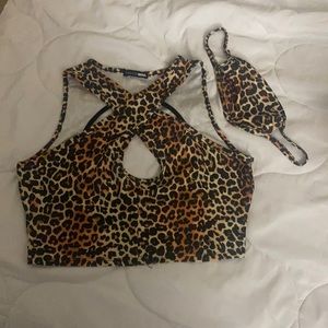 Woman’s L crop top